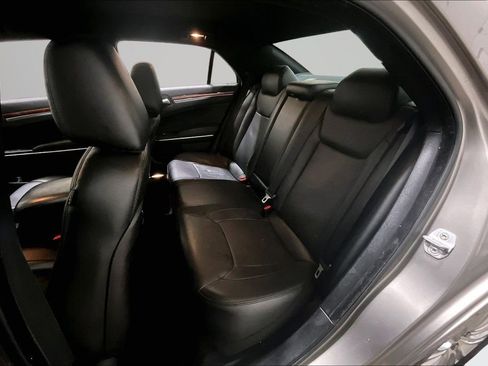 Used 2014 Chrysler 300 AWD w/ Driver Convenience Group image 21