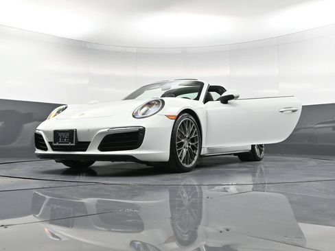 Certified 2019 Porsche 911 Targa 4 AWD/4WD image 38