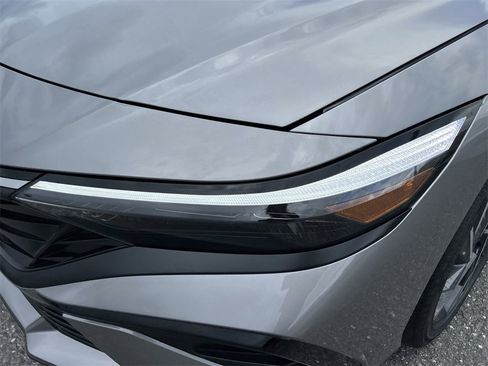 New 2025 Hyundai Elantra Limited image 15