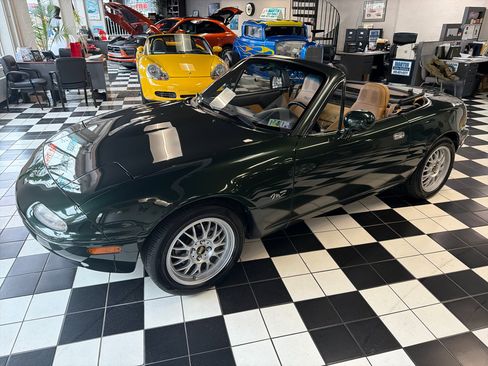 Used 1997 MAZDA MX-5 Miata M-Edition image 2