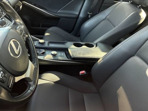 Used 2020 Lexus IS 300 RWD image 13