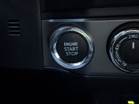 Used 2022 Toyota Tacoma TRD Off-Road image 24