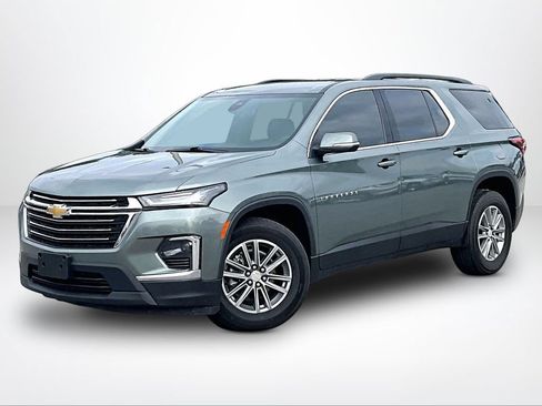 Used 2023 Chevrolet Traverse LT FWD image 2