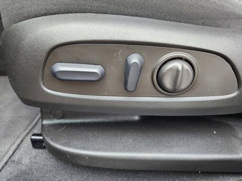 Used 2023 GMC Acadia SLE w/ Driver Convenience Package image 10