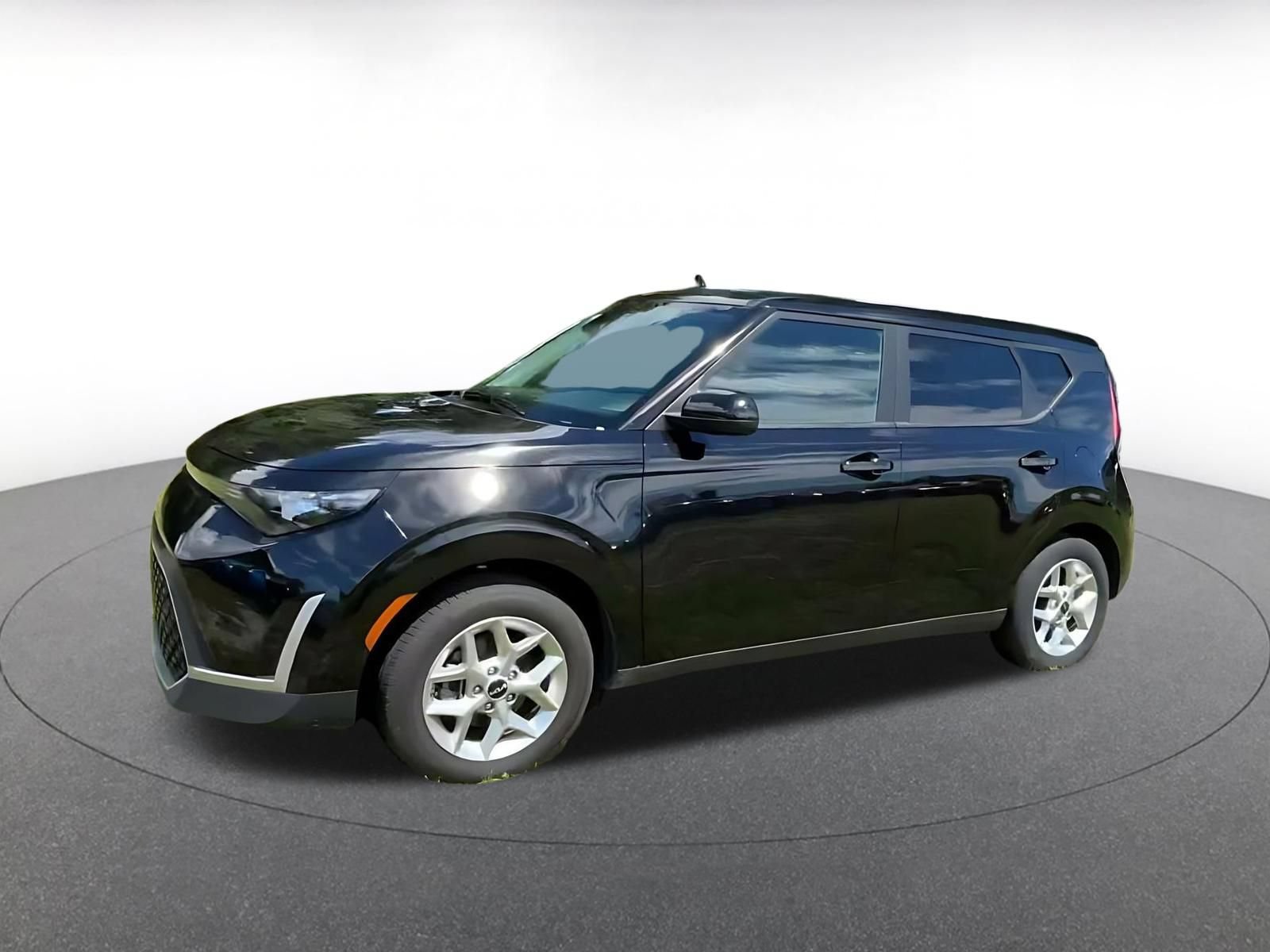 Used 2025 Kia Soul LX w/ LX Technology Package FWD image 7