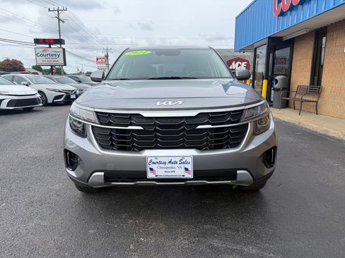 Used 2024 Kia Seltos LX AWD/4WD image 2