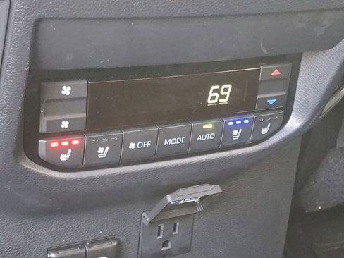 Used 2024 Toyota Sequoia Platinum image 12