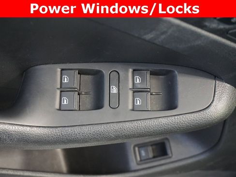 Used 2017 Volkswagen Jetta SE image 5