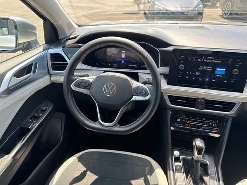 Used 2025 Volkswagen Taos SE FWD image 17