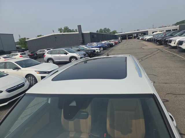 Used 2023 Volkswagen Tiguan SE w/ Panoramic Sunroof Package AWD/4WD image 9