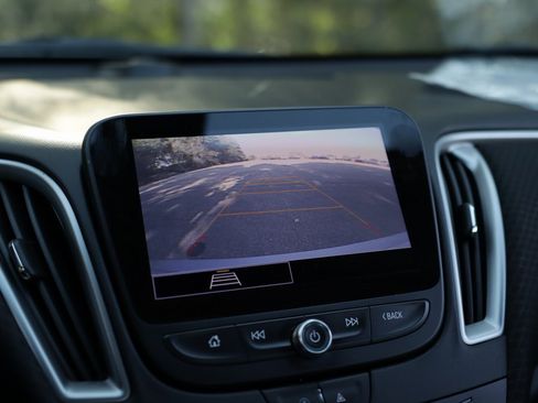 Used 2022 Chevrolet Malibu LT image 14