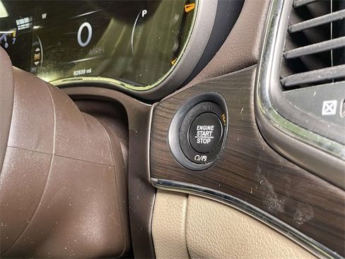 Used 2018 Jeep Grand Cherokee Overland image 37