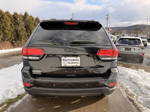 Used 2020 Jeep Grand Cherokee Laredo image 5