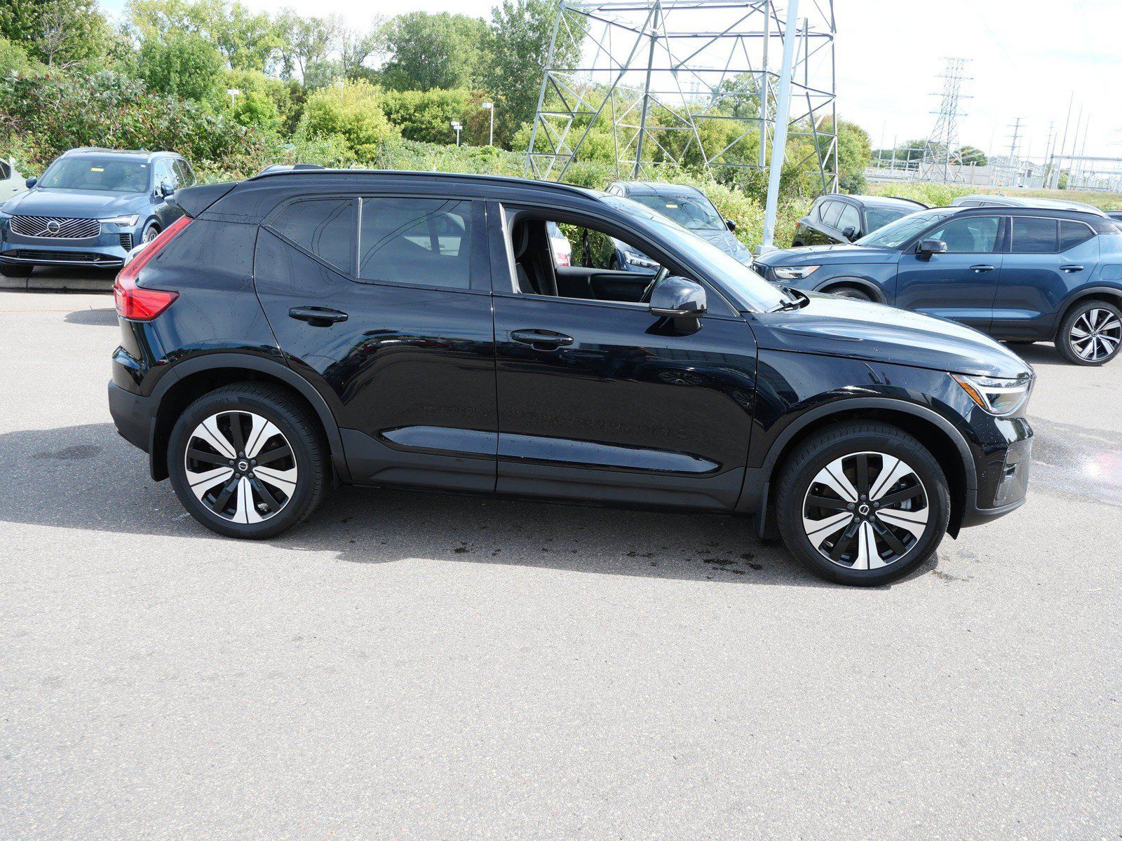 Used 2023 Volvo XC40 Recharge Plus w/ Protection Package Premier AWD/4WD image 8