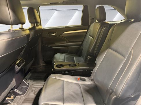 Used 2018 Toyota Highlander XLE w/ Protection Package #3 AWD/4WD image 14