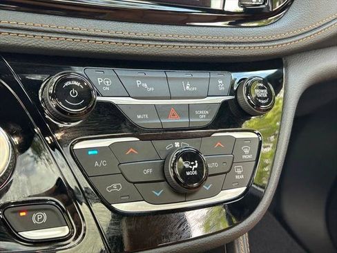 Certified 2023 Chrysler Pacifica Pinnacle FWD image 30