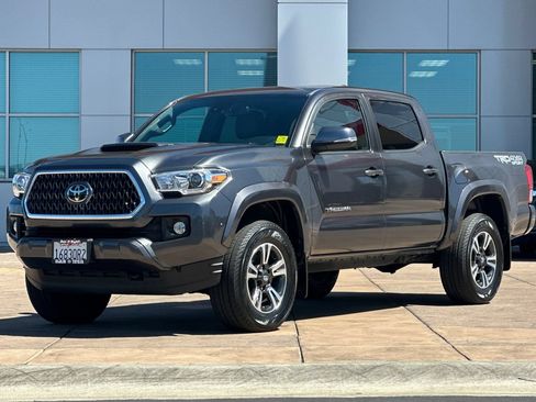 Certified 2019 Toyota Tacoma TRD Sport AWD/4WD image 10