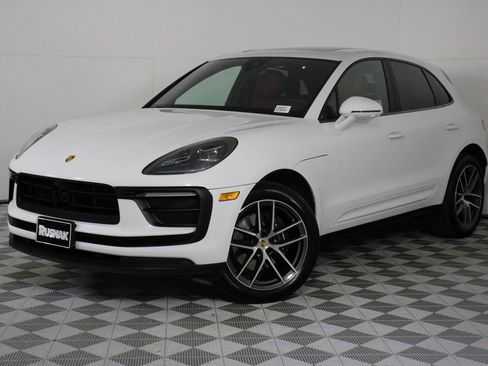 Certified 2025 Porsche Macan image 35