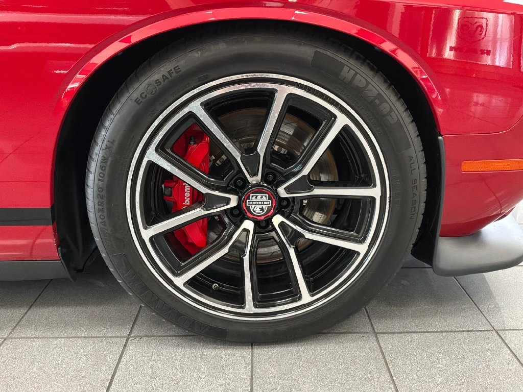 Used 2015 Dodge Challenger SRT RWD image 12