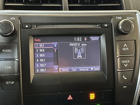 Used 2017 Toyota Camry SE FWD image 19