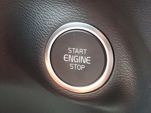 Used 2019 Volvo XC40 T5 Momentum image 26