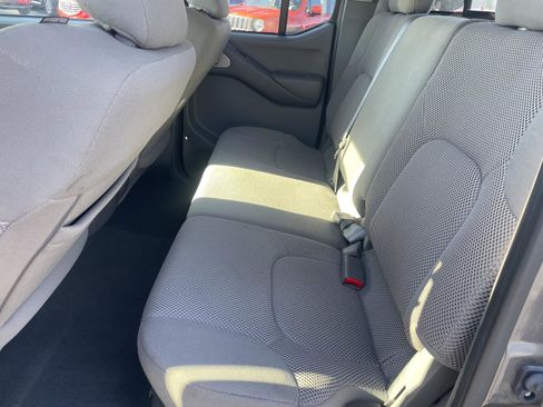 Used 2019 Nissan Frontier SV image 6