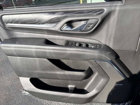 Used 2021 GMC Yukon Denali w/ Denali Premium Package image 16