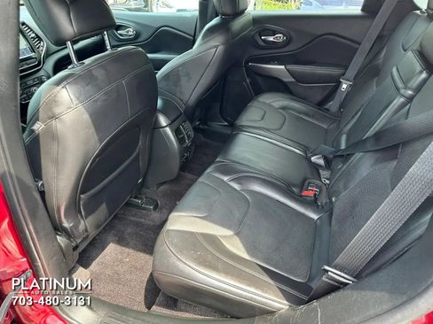 Used 2019 Jeep Cherokee Limited AWD/4WD image 17