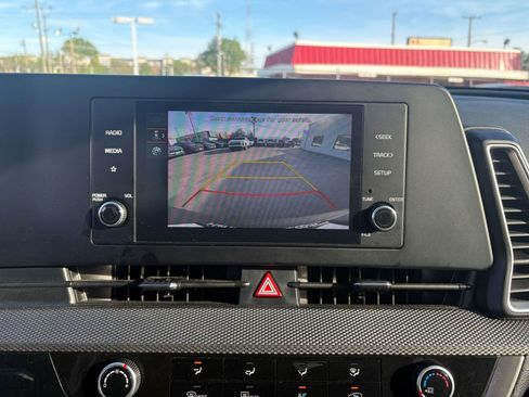 Used 2025 Kia Sportage LX image 23