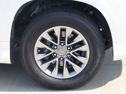 Used 2017 Lexus GX 460 Luxury image 11