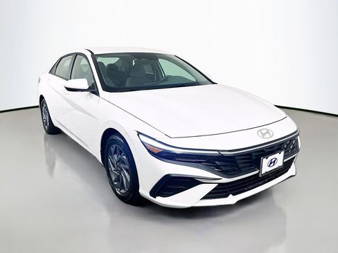 New 2026 Hyundai Elantra Hybrid FWD image 3
