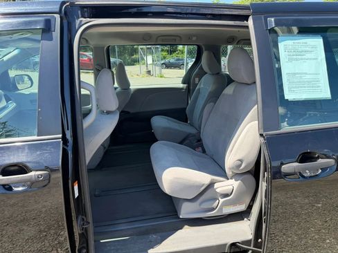 Used 2017 Toyota Sienna L FWD image 29