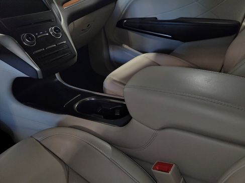 Used 2018 Lincoln MKC Select w/ Select Plus Package FWD image 26