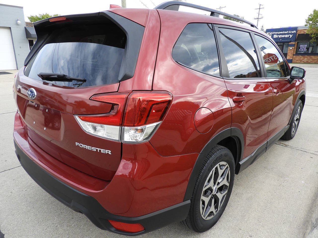 Used 2019 Subaru Forester Premium AWD/4WD image 8