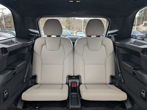 Used 2025 Volvo XC90 B6 Plus image 30