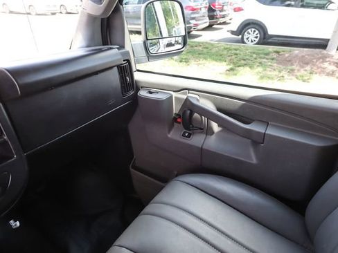 Used 2022 GMC Savana 2500 w/ Chrome Appearance Package RWD image 41
