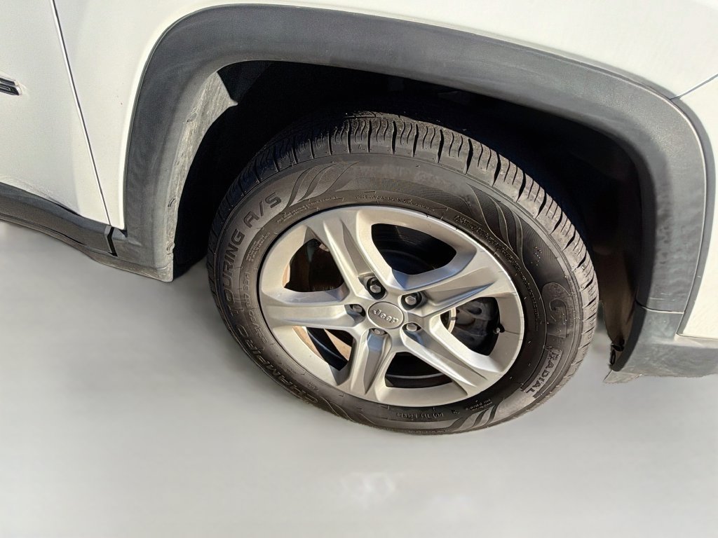 Used 2023 Jeep Compass Latitude AWD/4WD image 10