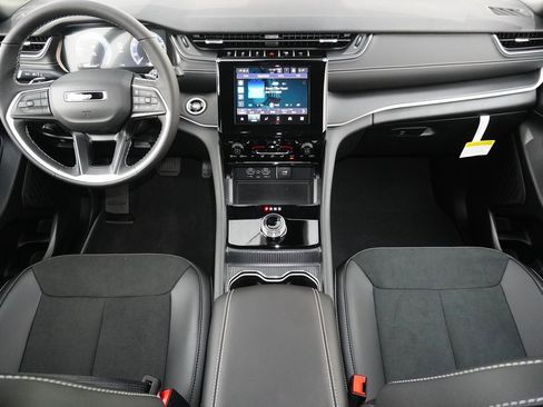 New 2025 Jeep Grand Cherokee L Altitude image 10