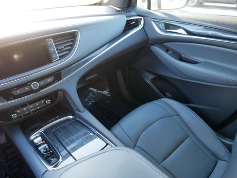 Used 2023 Buick Enclave Essence image 11