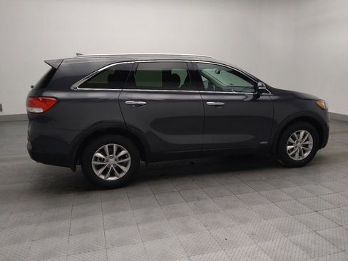 Used 2017 Kia Sorento LX w/ LX Convenience Package image 10