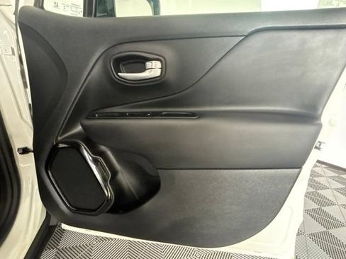 Used 2023 Jeep Renegade Altitude w/ Convenience Group I AWD/4WD image 28