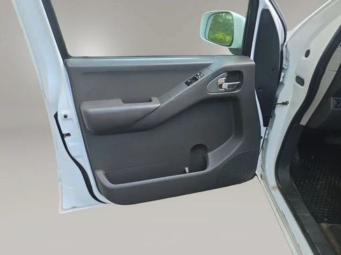 Used 2012 Nissan Frontier PRO-4X AWD/4WD image 32