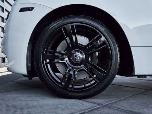 Used 2015 Rolls-Royce Wraith image 3