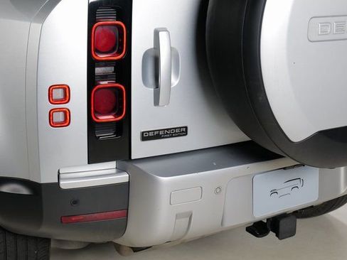 Used 2020 Land Rover Defender 110 First Edition image 34