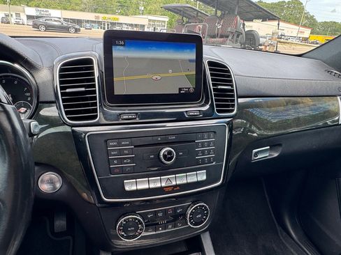 Used 2018 Mercedes-Benz GLS 450 4MATIC w/ Premium Package image 9