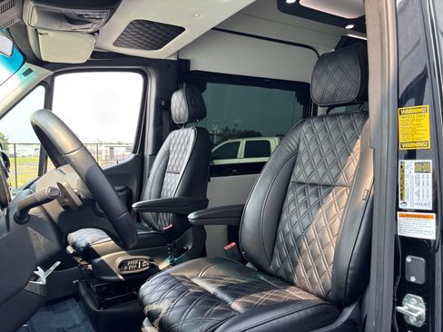 Used 2022 Mercedes-Benz Sprinter 2500 image 15