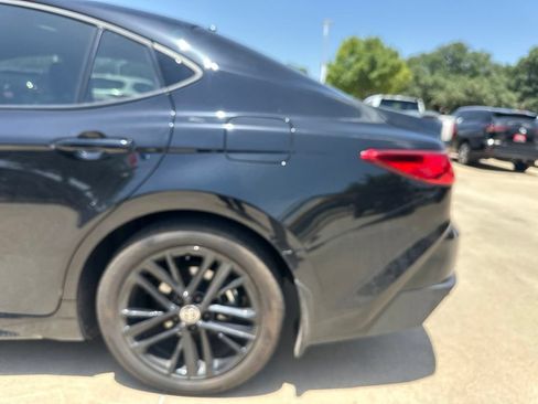 Used 2025 Toyota Camry SE w/ Convenience Package FWD image 9