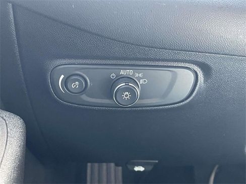 Used 2018 Chevrolet Equinox LT image 26