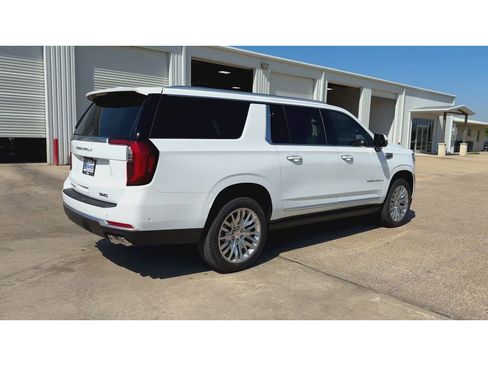 New 2026 GMC Yukon XL Denali w/ Denali Reserve Package AWD/4WD image 8