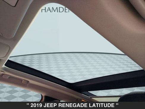 Used 2019 Jeep Renegade Latitude w/ Popular Equipment Group AWD/4WD image 28